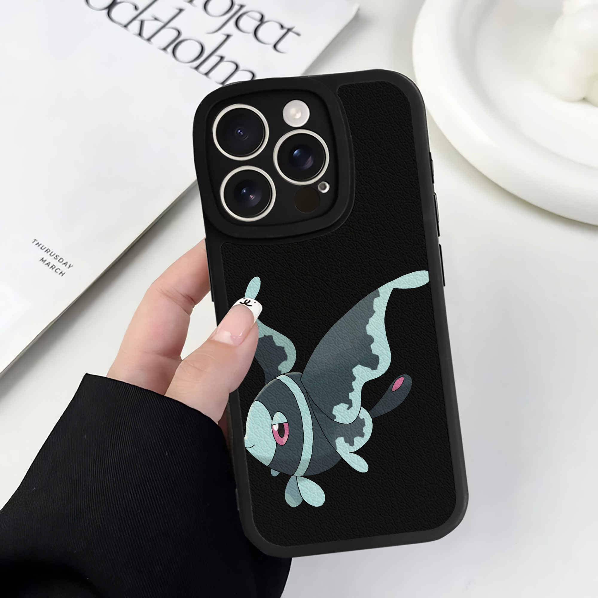 （画像用） ポケットモンスター Pokémon 【iPhone 16シリーズ対応】シリコンスマホケース（レザー調） 材質：シリコン